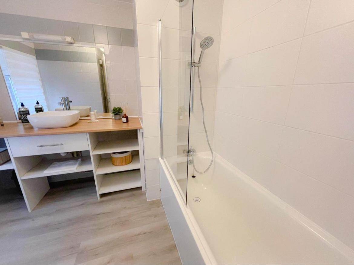 La Pomme D'Or Apartment Calais Exterior photo